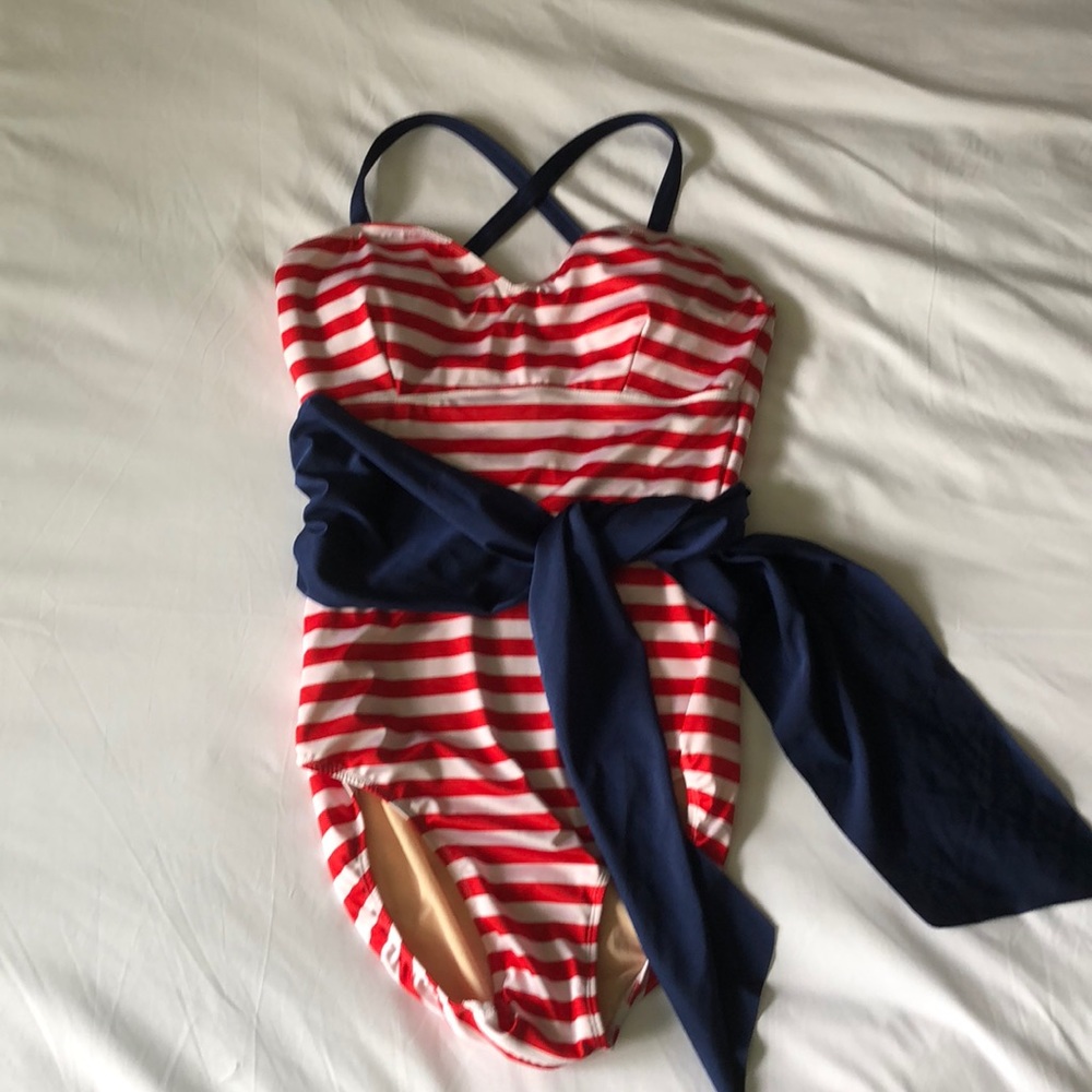 Albion Fit - retro one-piece with sash